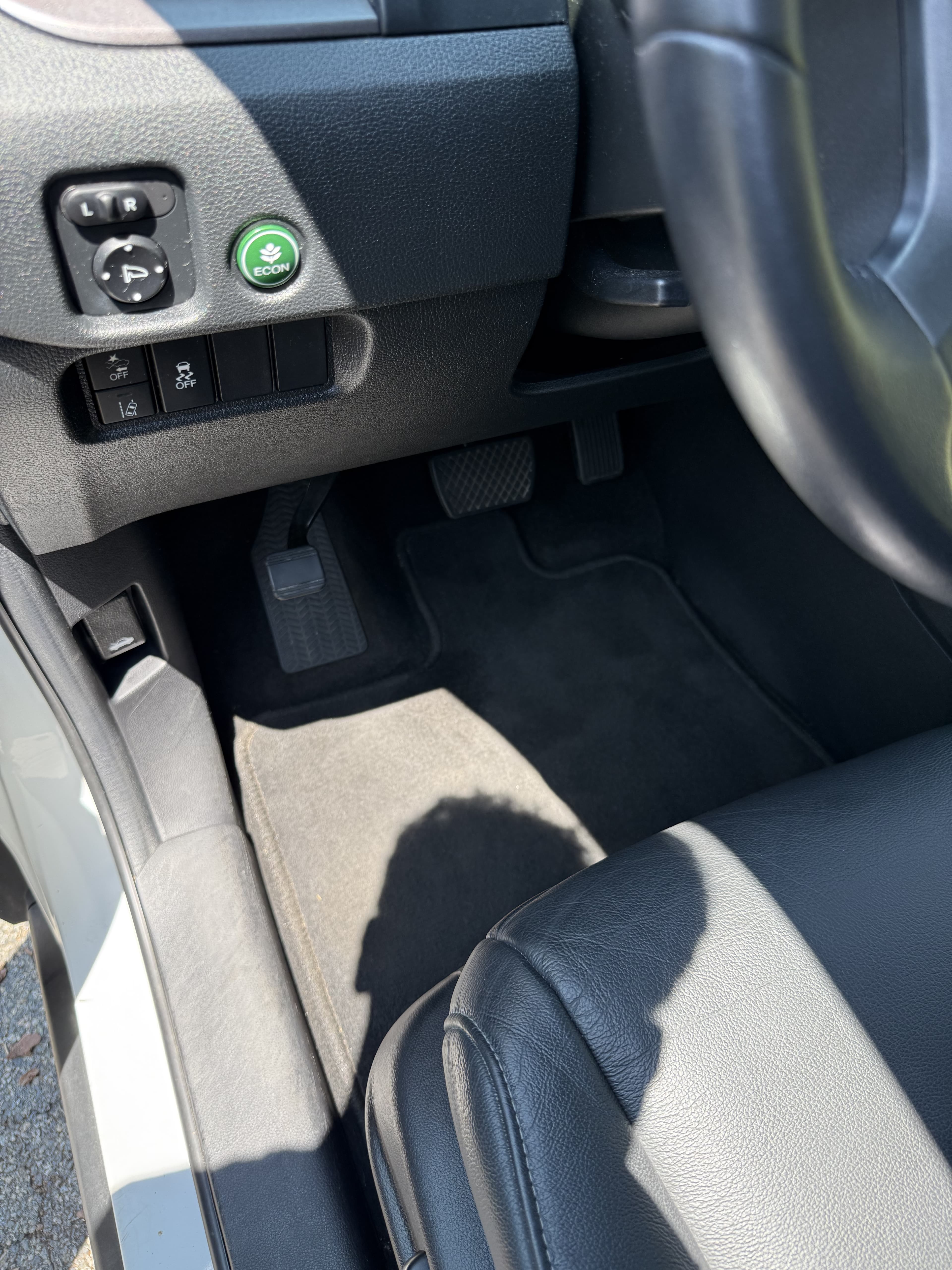 Honda Pilot interior and exterior detail — North Shore Massachusetts after